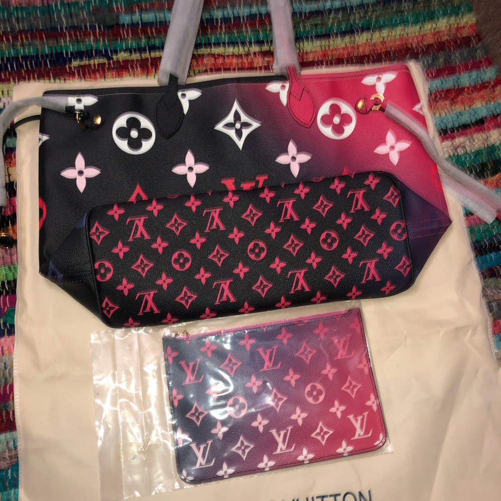 Louis Vuitton Black and Pink Women's Bag Set